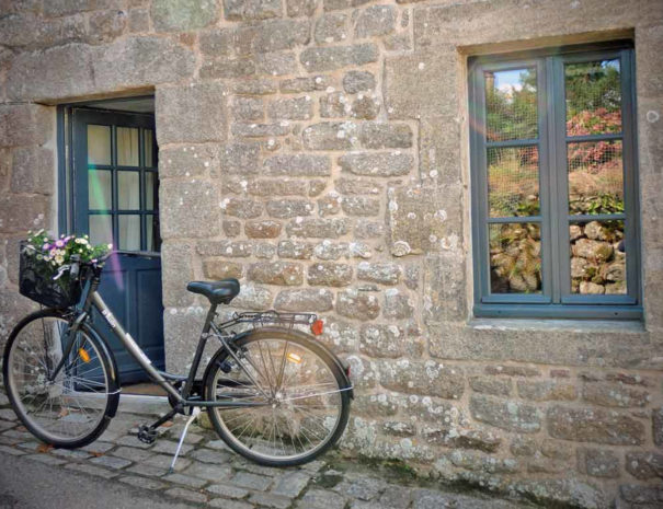 Maison à louer, Locronan - Le Lavoir aux camélias