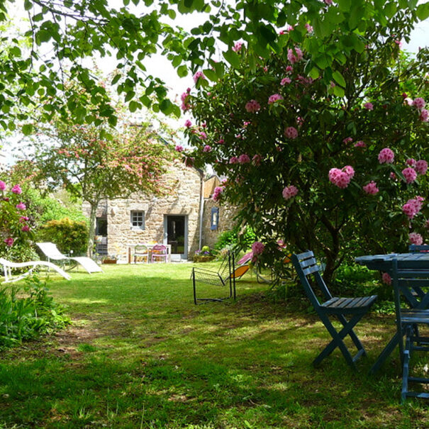 Jardin du lavoir aux camélias - Maison de charme à louer, Locronan